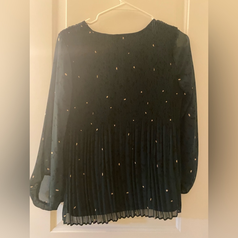 Green blouse - Picture 3 of 3